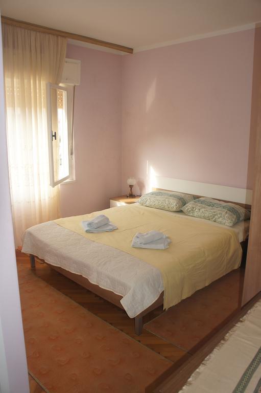 Apartments Dijana Supetarska Draga Phòng bức ảnh