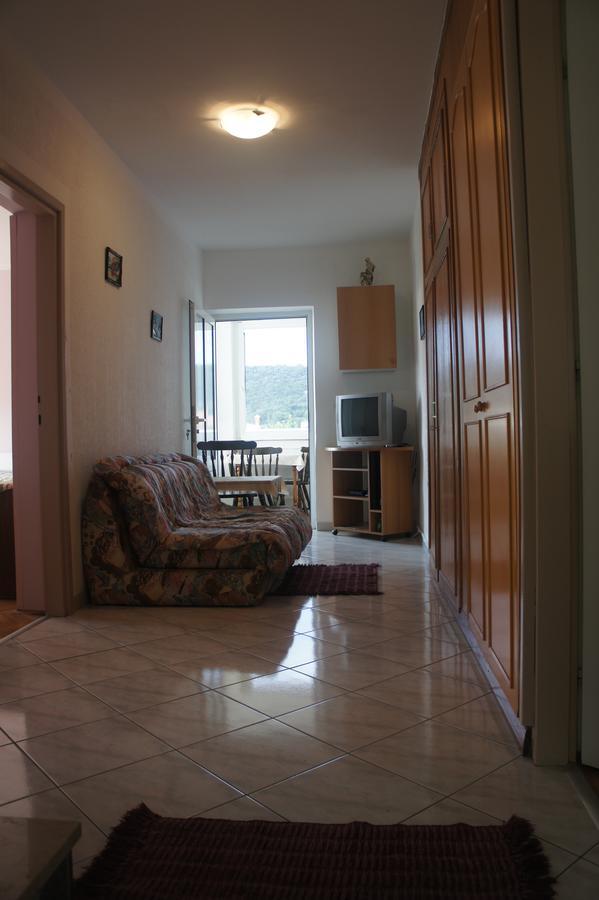 Apartments Dijana Supetarska Draga Ngoại thất bức ảnh